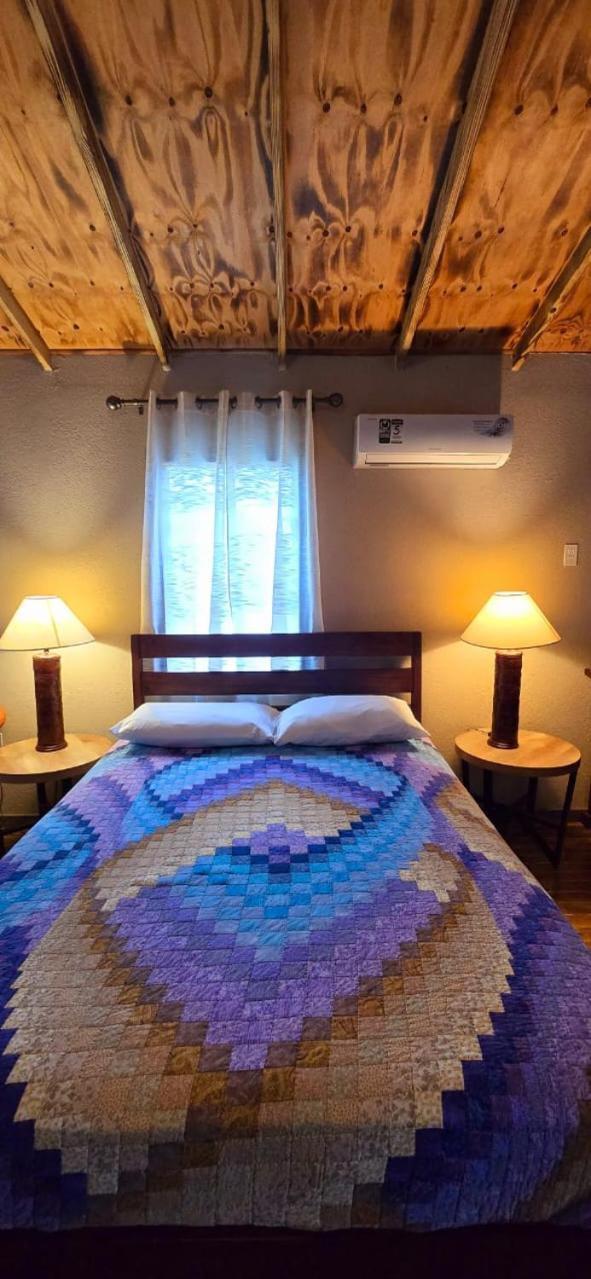 Bed and Breakfast Tuquil-Ha à Ladyville Extérieur photo