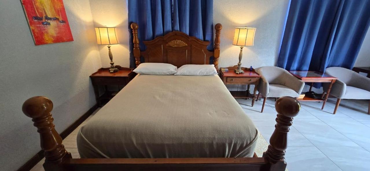 Bed and Breakfast Tuquil-Ha à Ladyville Extérieur photo